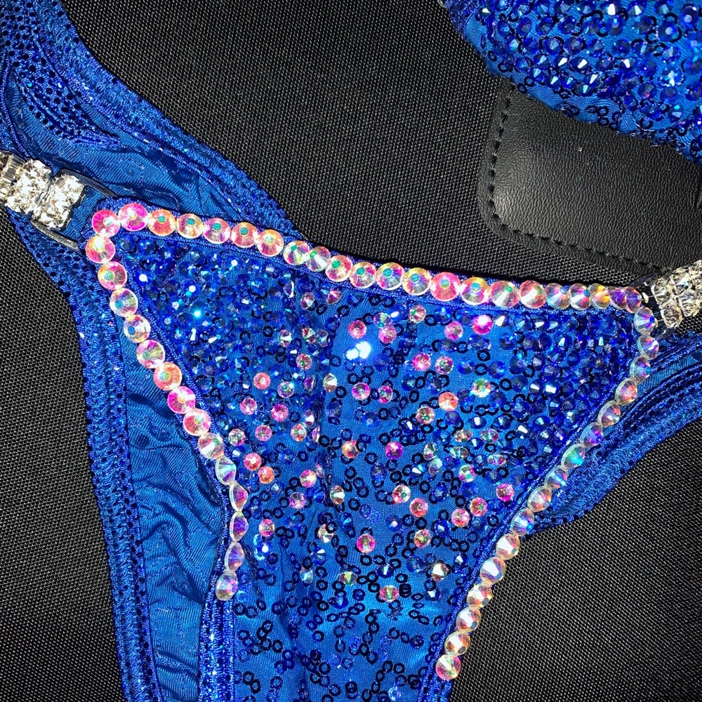 Competition Bikini - Picture 2 of 7